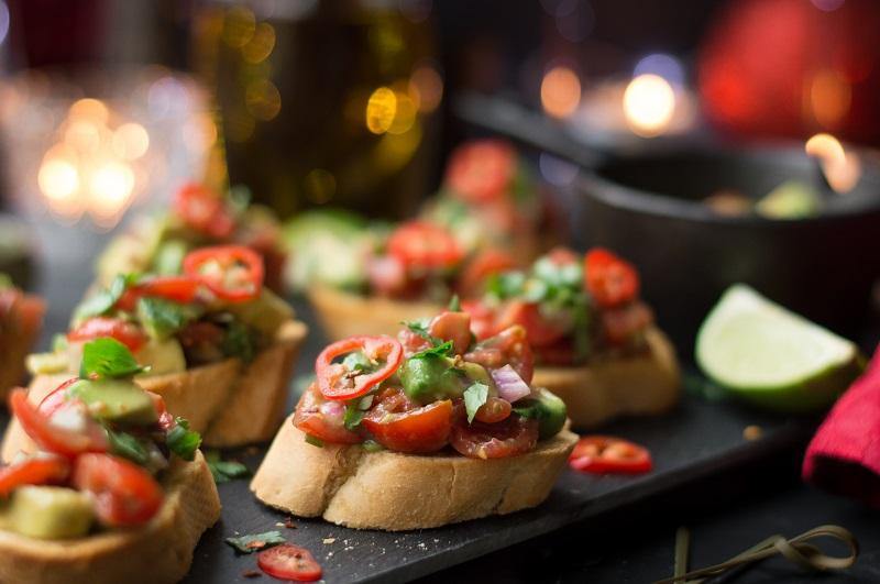 Quick & easy avocado & tomato salsa crostini Cole & Mason UK